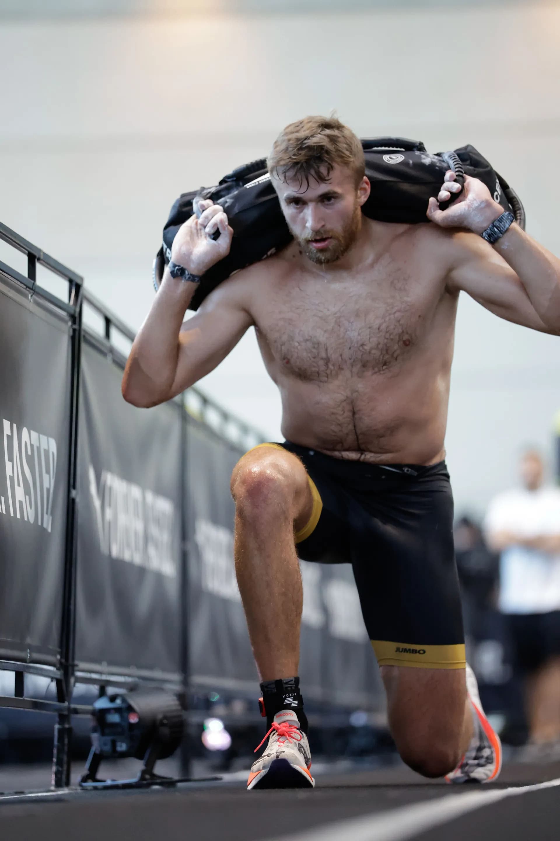 Richard Hynek completing wall balls at a HYROX race